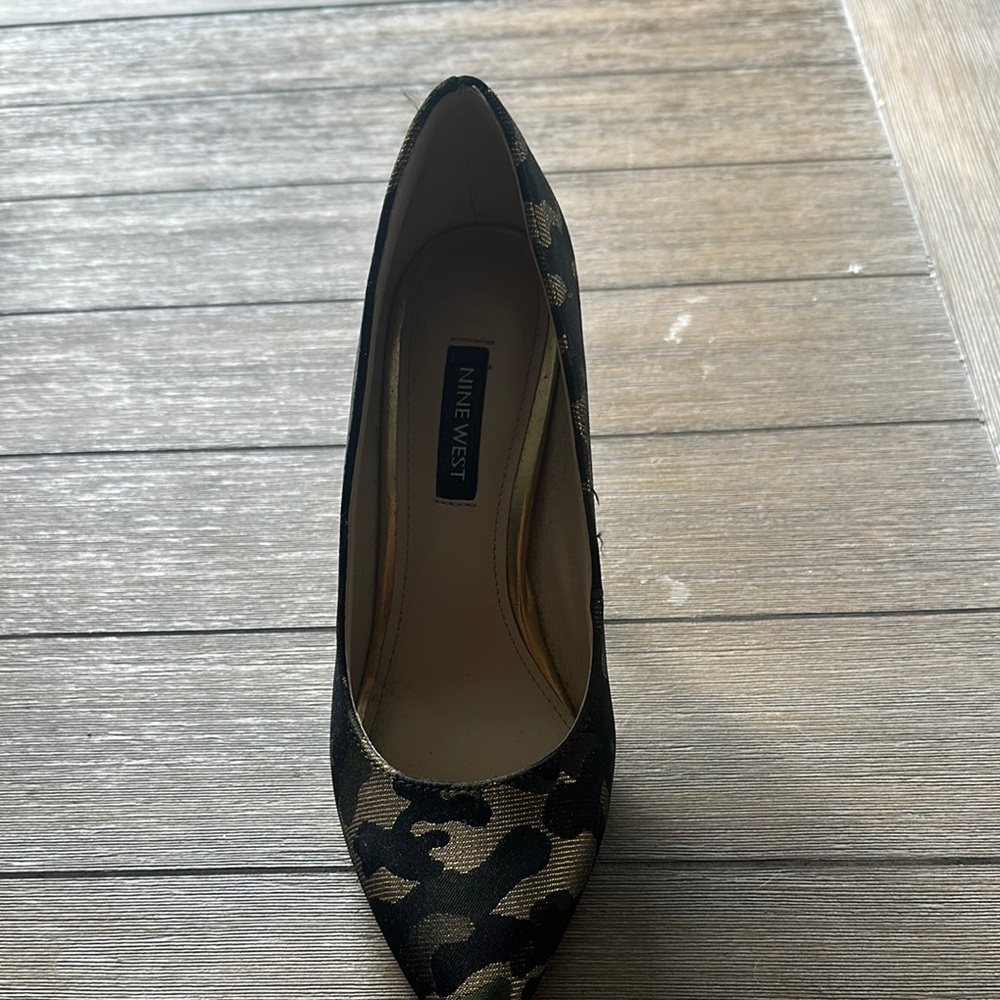 Nine West Black and Tan Heels Classic Pumps